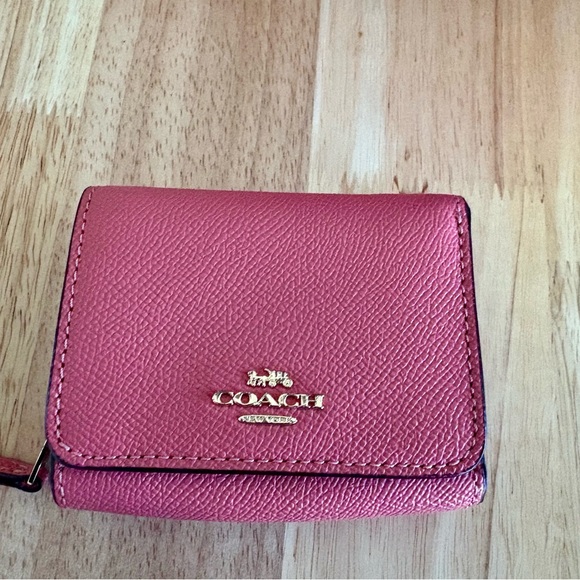 Coach Coral Leather Wallet - Picture 5 of 5